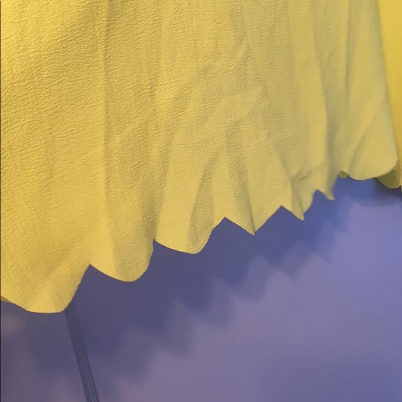 Yellow crepe open back tank - Picture 2 of 3